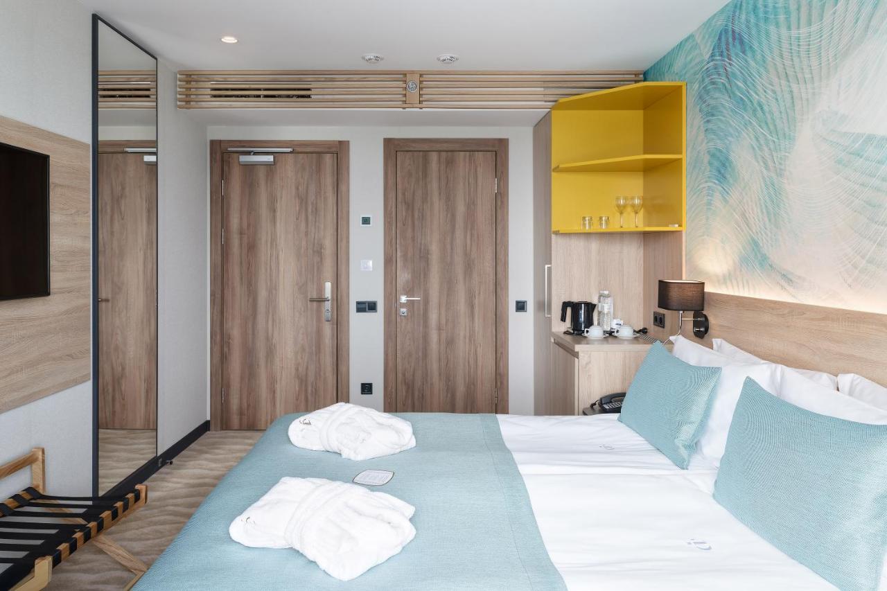 Premier Hotel Odessa Exterior foto A typical room at the hotel