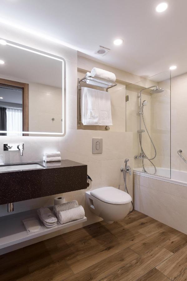 Premier Hotel Odessa Exterior foto Bathroom
