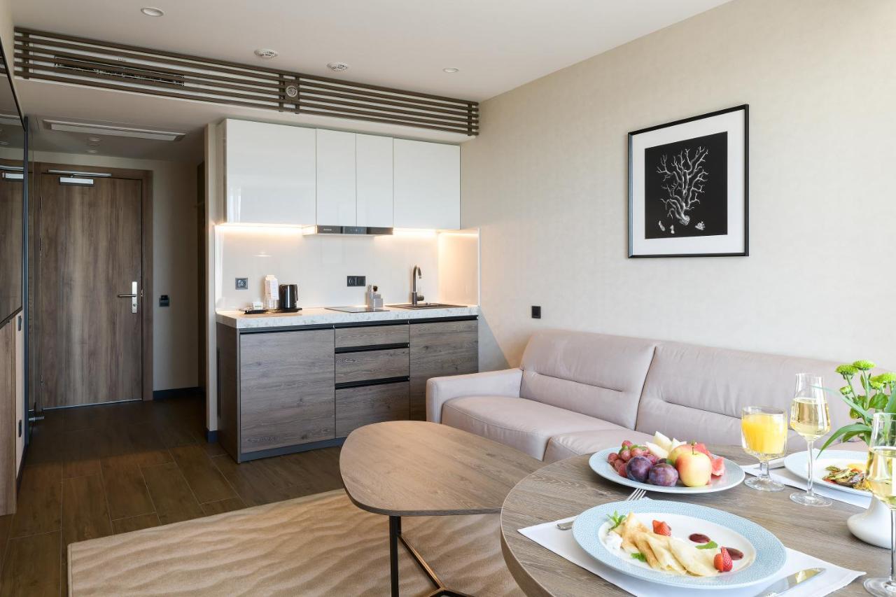 Premier Hotel Odessa Exterior foto A typical apartment at the complex