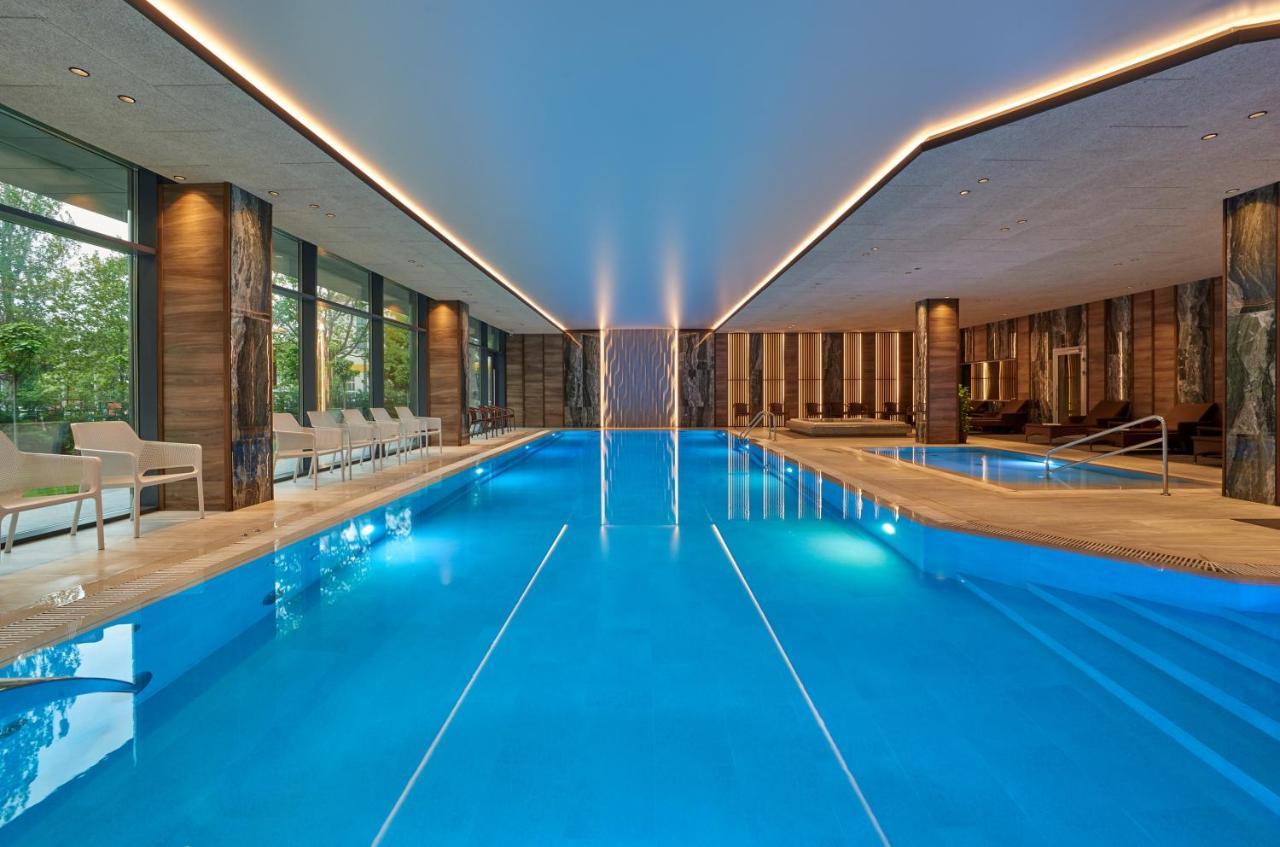 Premier Hotel Odessa Exterior foto The swimming pool at The Dorchester