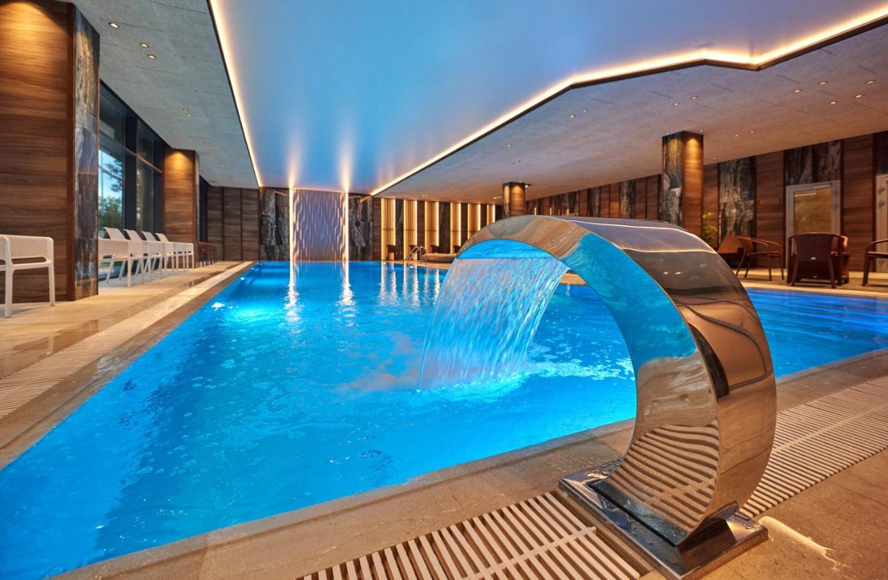 Premier Hotel Odessa Exterior foto The swimming pool at the hotel
