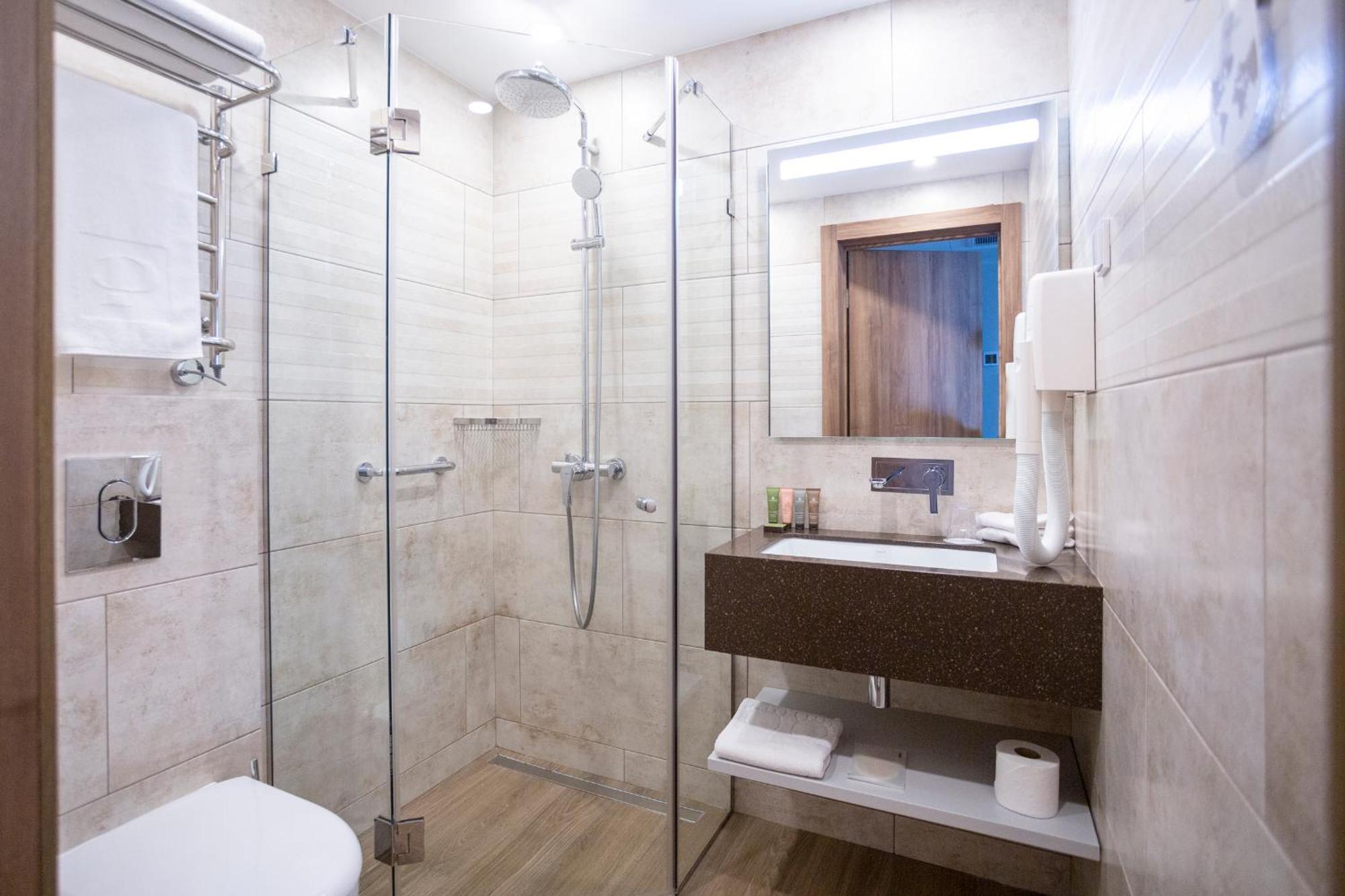 Premier Hotel Odessa Quarto foto A shower enclosure