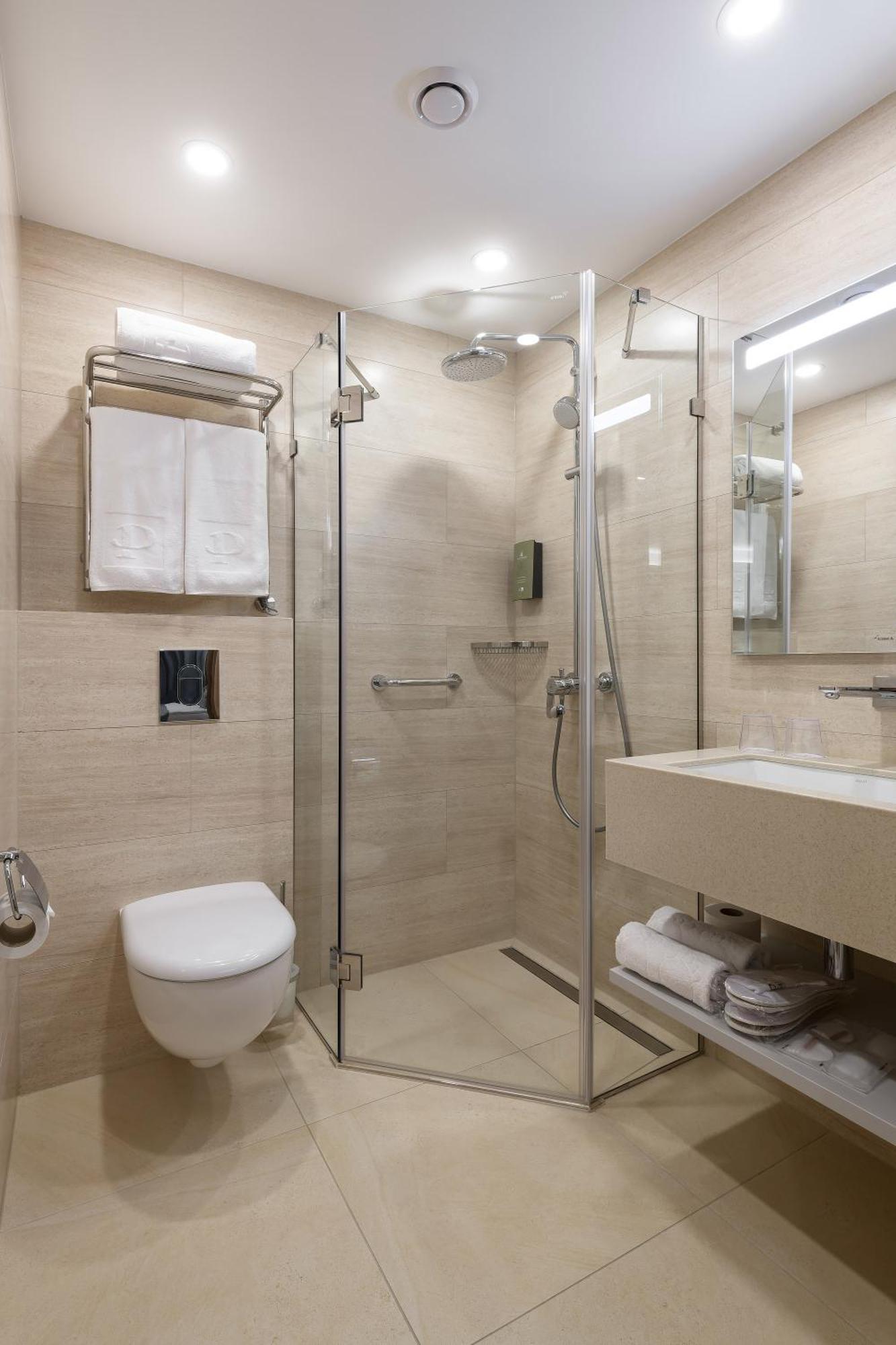 Premier Hotel Odessa Quarto foto A shower cubicle